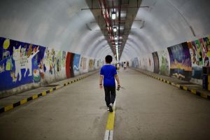 涂鸦着梦想的隧道